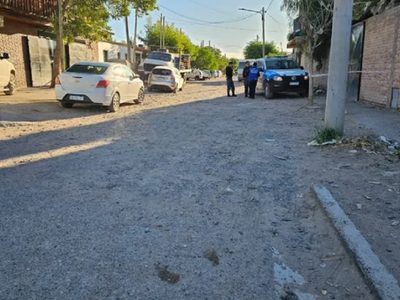Entró a robar a una distribuidora de bebidas y murió de un disparo; hay dos detenidos