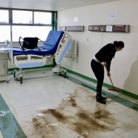 Limpian el hospital de Atizapán tras inundación que obligó a desalojar a 67 pacientes