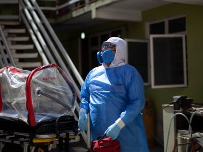 Muertes por covid-19 llegan a 215 mil 547; reportan 20 mil 386 vacunas estropeadas