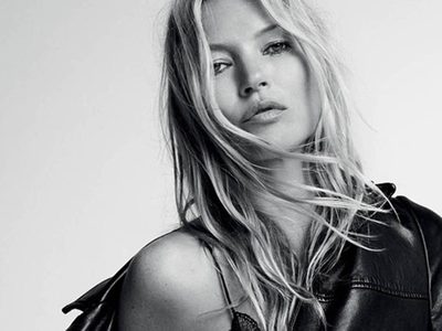 ¡Qué atrevida! Kate Moss aprovechó una selfie con Salma Hayek para tocar... ¡No se resistió!