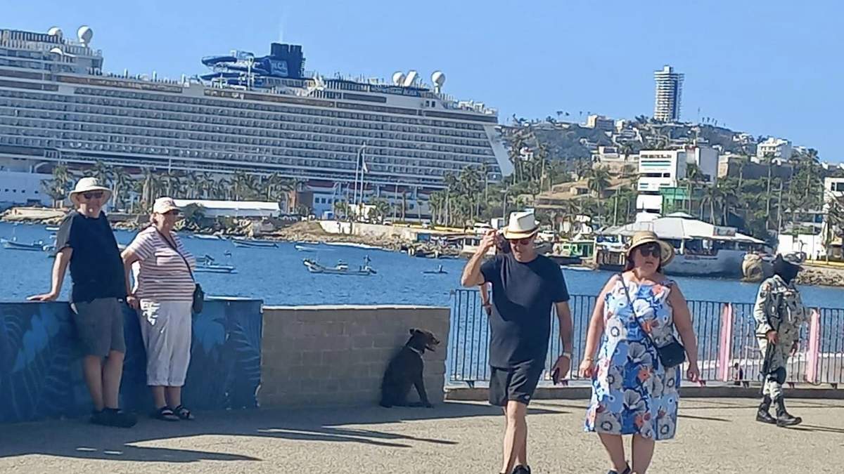 Pasajeros del  crucero Norwegian Bliss en Acapulco