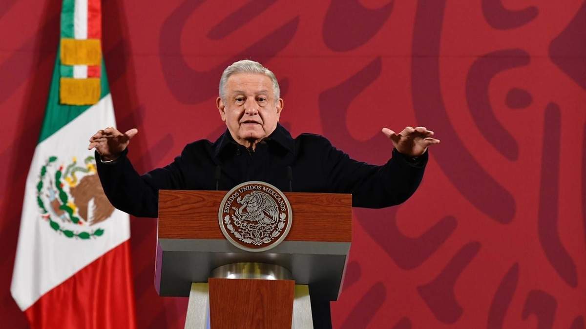 AMLO reprochó que se culpe a su gobierno de la desgracia por el covid. Foto: Benjamín Flores