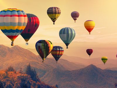 Globo aerostático cae en Teotihuacán y deja a dos turistas británicos lesionados