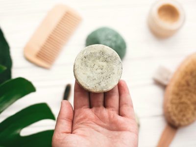 Con 4 ingredientes y muy fácil: hacé tu propio shampoo sólido casero para tu cabello
