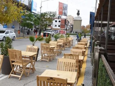 El Deliberante de Neuquén debate la modificación de la Norma que regula los espacios de estacionamiento