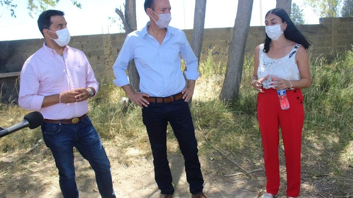 Las autoridades en el momento del anuncio de la base del SIEN en Zapala. Fuente: (Daniel Signorile)