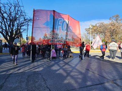 Organizaciones sociales protestan en Casa de Gobierno porque todavía no les pagaron los programas