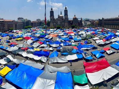 La CNTE retira su plantón del Zócalo y regresa a las aulas, pero mantiene sus reclamos