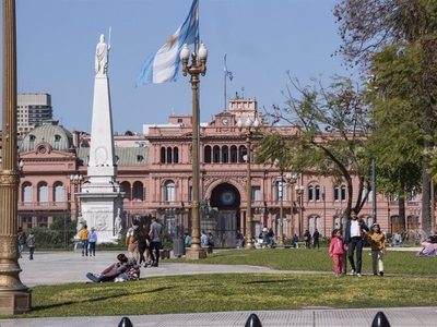 Muere una bebé desamparada de tres meses a las puertas de la sede del Gobierno argentino