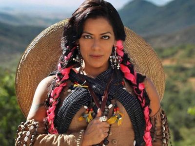¡Armó una polémica! Lila Downs protestó con una imagen religiosa y no salió como esperaba