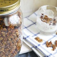 Granola de nueces y semillas sin azúcar: así la podés preparar en casa más natural y no gastar en una procesada