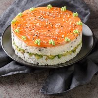 Cómo hacer sushi cake, la receta japonesa viral que conquista TikTok e Instagram