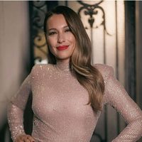 Pampita posó con el vestido más amenazado por las nuevas tendencias: cómo usar este clásico