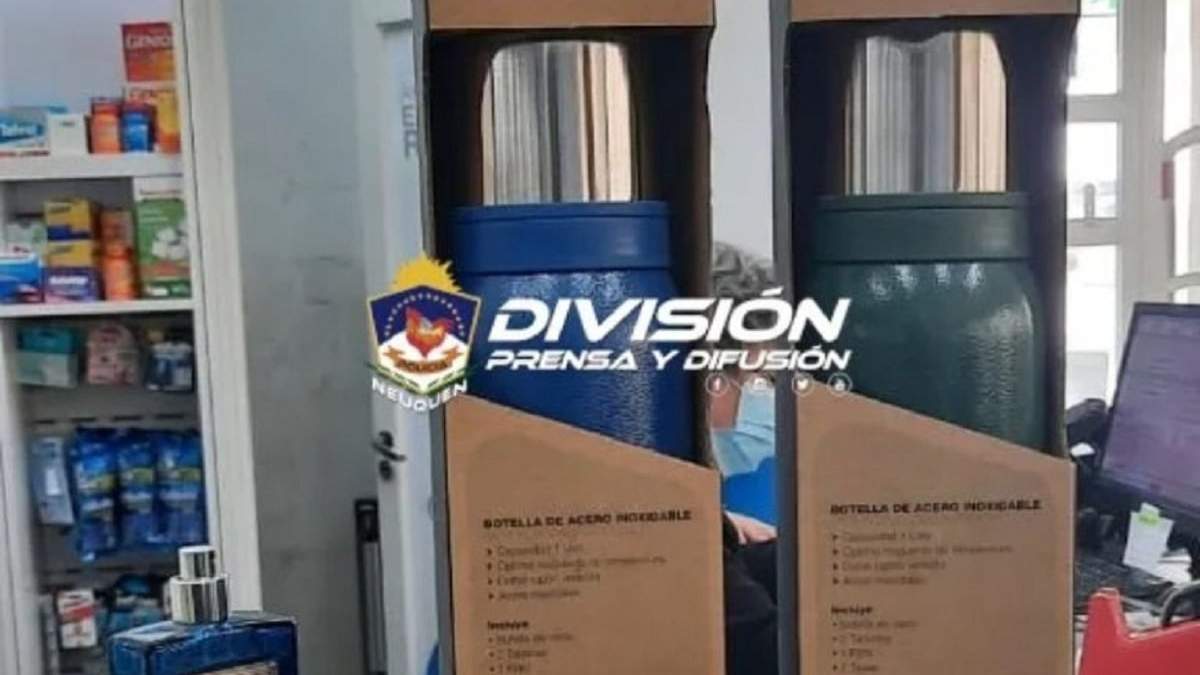 Un hombre fue detenido en Centenario por robar un perfume de gran valor. Fuente: (Foto Policía)