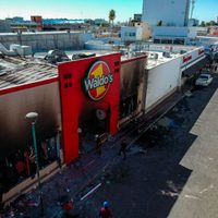 Sobre "Caso incendio en Waldo’s: dueños de la tienda siguen sin declarar a un mes de la tragedia"
