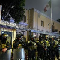 El presidente de Perú expulsa a la encargada de la Embajada de México