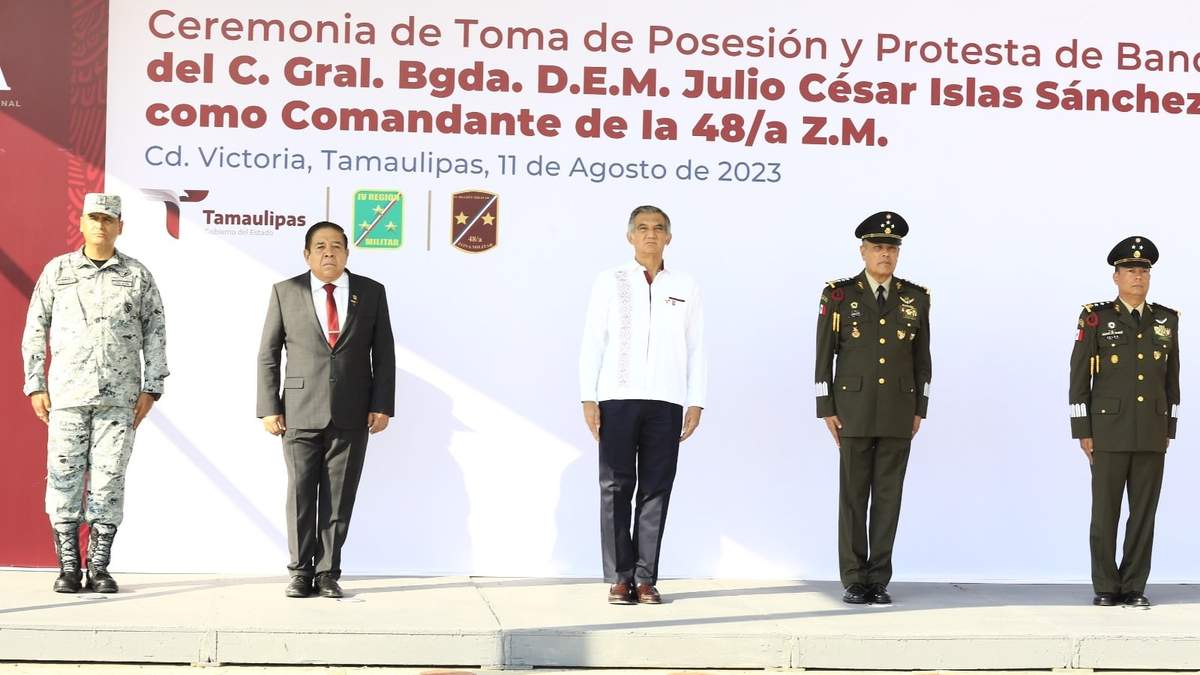 Asiste gobernador Américo Villarreal a la toma de posesión del comandante de la 48/a Zona Militar