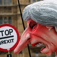 Theresa May supera intento de destitución; descarta reelegirse