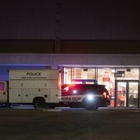 Tiroteo deja un muerto y tres heridos en centro comercial de Colorado