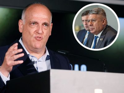 “Siento pena”: la durísima crítica de Javier Tebas contra el Chiqui Tapia por el fútbol argentino
