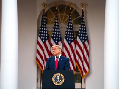 Trump presume rapidez en desarrollo de vacuna contra covid-19; evade hablar de la elección