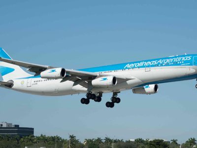 Un vuelo de repatriación de Aerolíneas Argentinas tuvo que regresar por una emergencia técnica