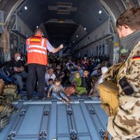 Alemania suspende las evacuaciones en Kabul tras el doble atentado terrorista