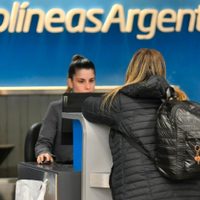 El Gobierno lanzó fuertes críticas a los aeronáuticos por los paros