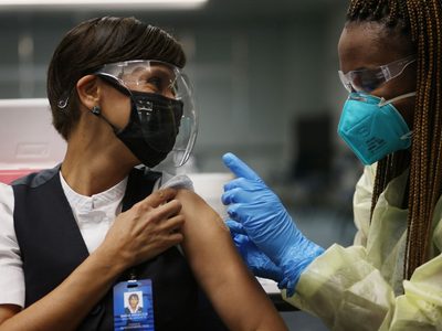 Estados Unidos dará dosis de refuerzo de la vacuna contra el coronavirus a todos sus ciudadanos