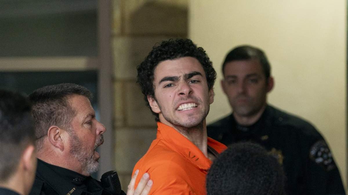 Luigi Mangione es llevado a la Corte del Condado Blair el martes 10 de diciembre en Hollidaysburg, Pensilvania