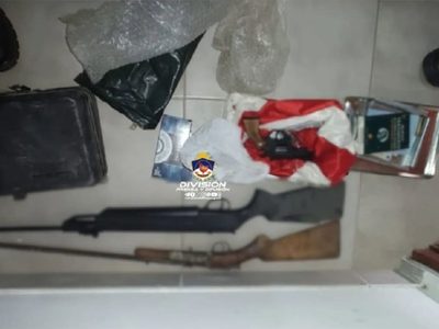 La policía detuvo a una persona y secuestró armas en un allanamiento en Plottier