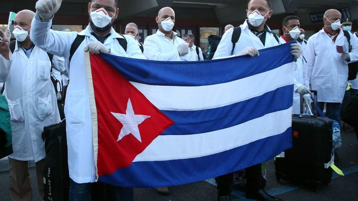Médicos cubanos. Fuente: (Twitter)