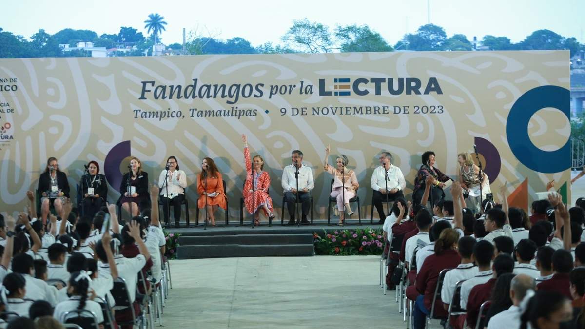 Leer para fortalecer la transformación, pide Américo a estudiantes