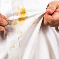 Eliminá las manchas de salsa de la ropa en pocos minutos y con productos que tenés a mano