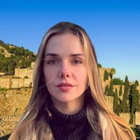 Embarazada y divertida: Julieta Nair Calvo recorrió los lugares más atractivos de Málaga