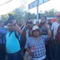 La Sección 22 de la CNTE irrumpe en los actos por el Primer informe de gobierno de Salomón Jara