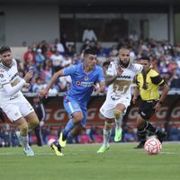 Cruz Azul derrota a Pumas 2-1 y se encamina al repechaje