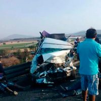Choque en carretera de Michoacán deja dos muertos y cuatro heridos