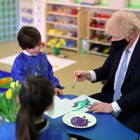 Boris Johnson se vacunará este viernes contra el covid-19 con dosis de AstraZeneca