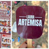 Reparto masivo de propaganda electoral en el desfile del 5 de Mayo en Puebla