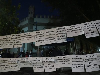 Con un bloqueo a Casa de Gobierno, Aten denunció prácticas ilegales, intimidatorias y persecutorias