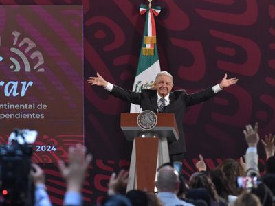 Ante comunicadores independientes, AMLO recibe elogios y dice: “No queremos un periodismo sometido"