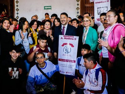 Batres aseguró que la filosofía educativa del neoliberalismo es una visión de mercado