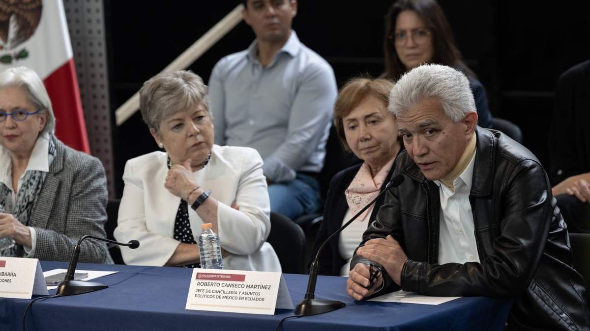 La canciller Alicia Bárcena y el diplomático Roberto Canseco