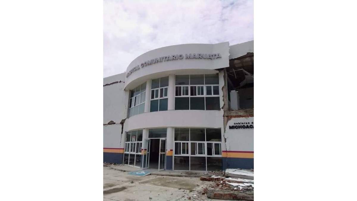 Daños ocasionados en un hospital de la comunidad de Maruata, Michoacán
