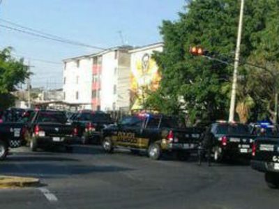 Policías de Guadalajara y de la Fiscalía estatal riñen por detención de un motociclista