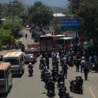 Chocan policías y pobladores de Xochimilco por operativo contra mototaxis