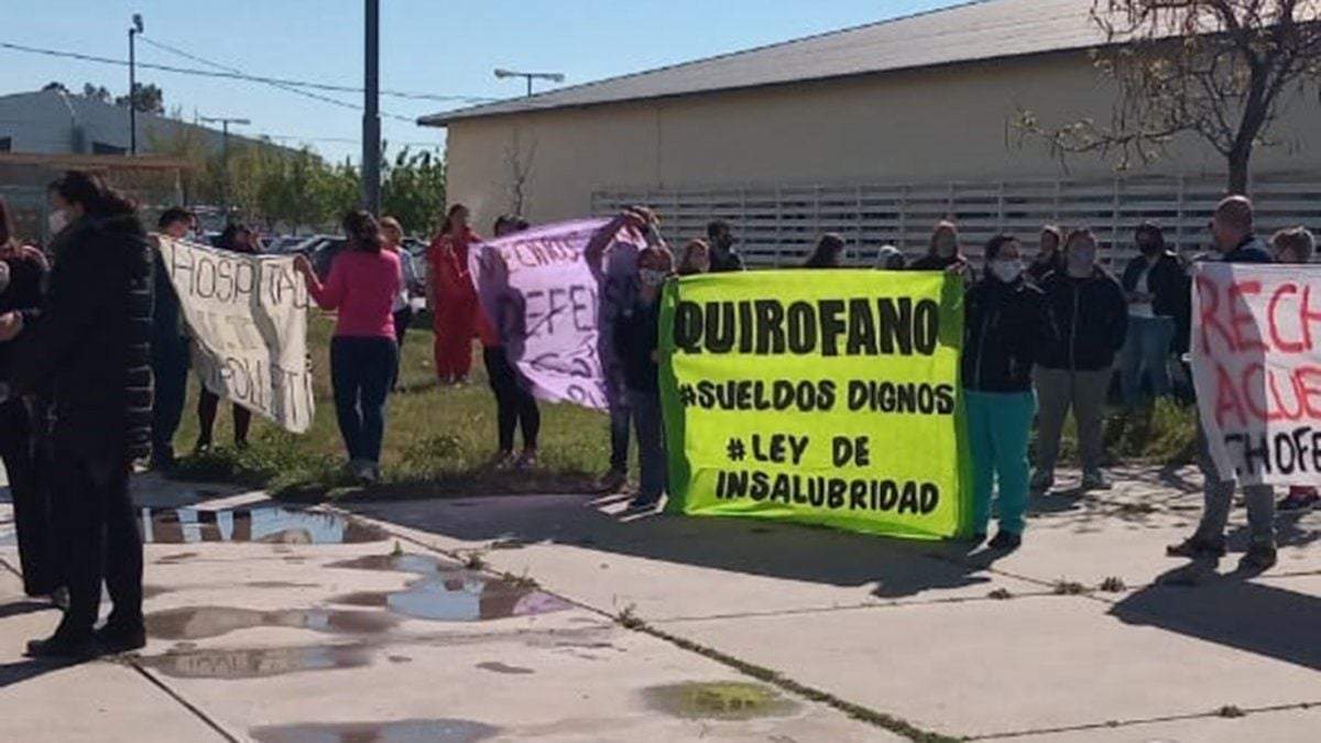 Protesta de los trabajadores de salud. Fuente: (Twitter)