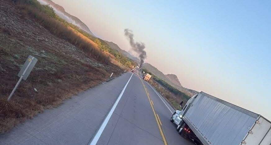 Nuevo choque armado en Escuinapa, Sinaloa, vuelve a dejar bloqueos en la carretera Mazatlán-Tepic
