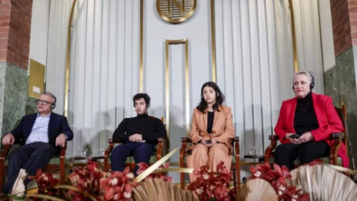 Familiares de la activista iraní Narges Mohammadi durante la ceremonia de entrega del Premio Nobel de la Paz 2023 en Oslo